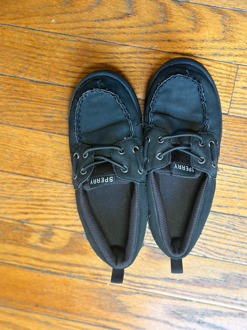 Sperry Men's Black Classic Boat Shoes with Moc Toe Stitching